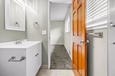 Bath - 724 Circle Dr, Salinas, CA 93905 photo 3 of 4