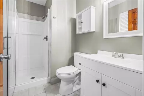 Bath - 724 Circle Dr, Salinas, CA 93905 photo 4 of 4