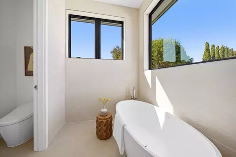 Bath - 89 Centre St, Mountain View, CA 94041 photo 8 of 9