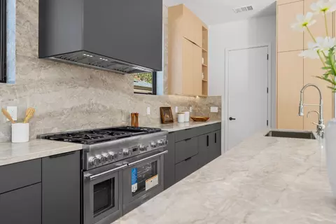 Kitchen - 89 Centre St, Mountain View, CA 94041 photo 6 of 6