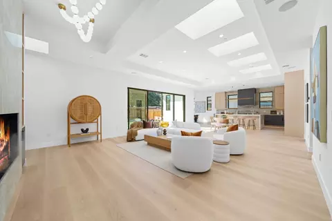 Living - 89 Centre St, Mountain View, CA 94041 photo 1 of 4