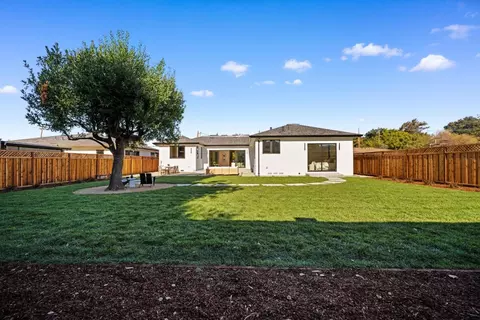 Exterior - 89 Centre St, Mountain View, CA 94041 photo 5 of 7