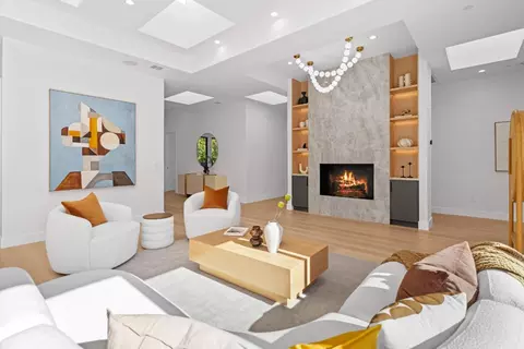 Living - 89 Centre St, Mountain View, CA 94041 photo 4 of 4