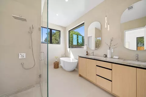 Bath - 89 Centre St, Mountain View, CA 94041 photo 6 of 9