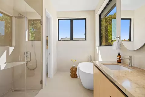 Bath - 89 Centre St, Mountain View, CA 94041 photo 7 of 9