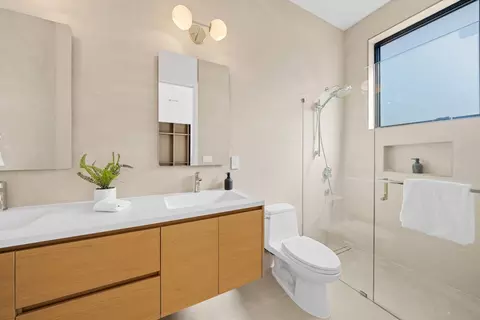Bath - 89 Centre St, Mountain View, CA 94041 photo 5 of 9