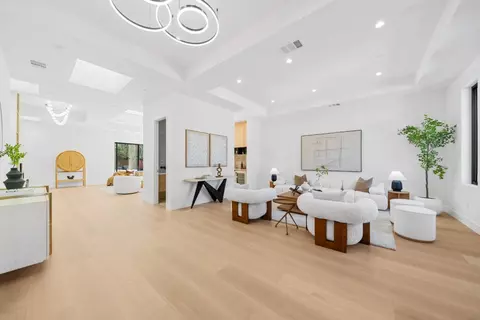 Living - 89 Centre St, Mountain View, CA 94041 photo 2 of 4