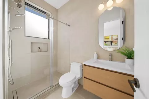 Bath - 89 Centre St, Mountain View, CA 94041 photo 3 of 9