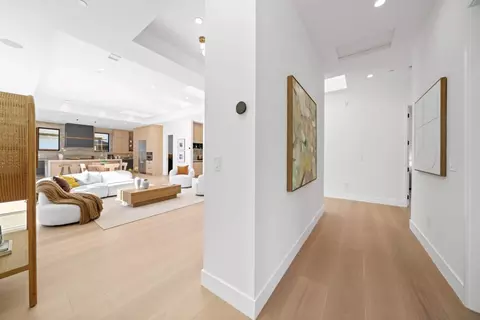 Entry Way - 89 Centre St, Mountain View, CA 94041 photo 4 of 4
