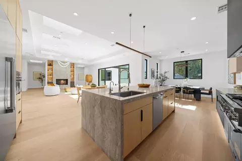 Kitchen - 89 Centre St, Mountain View, CA 94041 photo 2 of 6