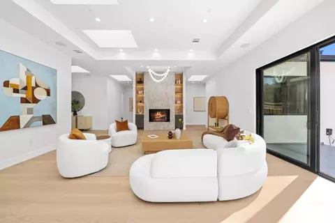 Living - 89 Centre St, Mountain View, CA 94041 photo 3 of 4