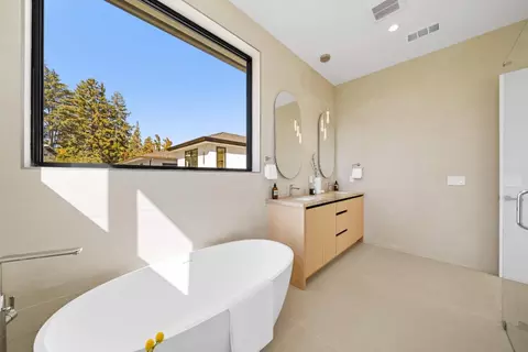 Bath - 89 Centre St, Mountain View, CA 94041 photo 9 of 9