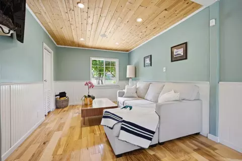 Living - 3150 Day Rd, Gilroy, CA 95020 photo 1 of 4