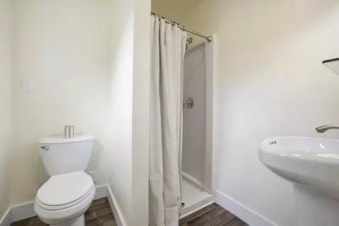 Bath - 3150 Day Rd, Gilroy, CA 95020 photo 1 of 7