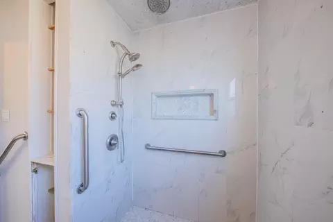 Bath - 89 Clark St, Salinas, CA 93901 photo 2 of 2