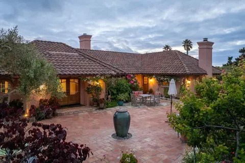 25987 Rio Vista Dr, Carmel, CA 93923