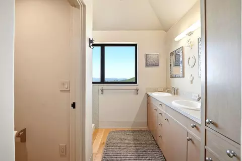 Bath - 31251 Highway 146, Soledad, CA 93960 photo 3 of 3
