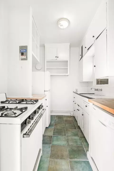Kitchen - 2319 Ward St, Berkeley, CA 94705 photo 2 of 2