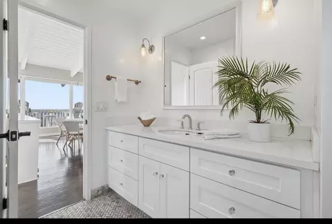 Bath - 229 Rio Del Mar Blvd, Aptos, CA 95003 photo 3 of 3