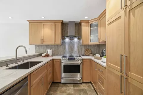 Kitchen - 2007 Eucalyptus Ct, Santa Clara, CA 95050 photo 5 of 6