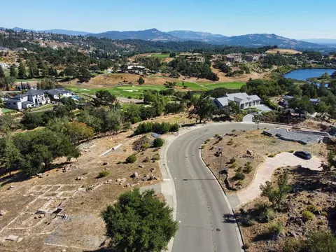 3776 Skyfarm Dr, Santa Rosa, CA 95403