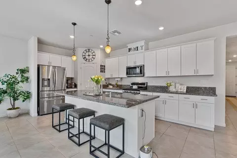 2111 Rosewood Dr, Hollister, CA 95023