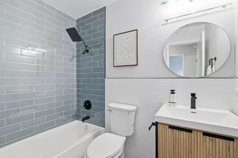 Bath - 542 Shadowgraph Dr, San Jose, CA 95110 photo 1 of 3