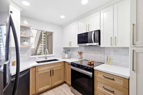 Kitchen - 542 Shadowgraph Dr, San Jose, CA 95110 photo 3 of 5