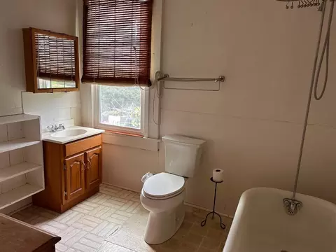 Bath - 46 Valley View Rd, Watsonville, CA 95076 photo 1 of 3