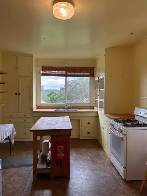 Kitchen - 46 Valley View Rd, Watsonville, CA 95076 photo 3 of 6
