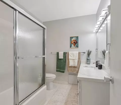 Bath - 2601 College Ave 208, Berkeley, CA 94704 photo 1 of 1