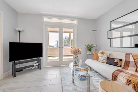 Living - 2601 College Ave 208, Berkeley, CA 94704 photo 2 of 4