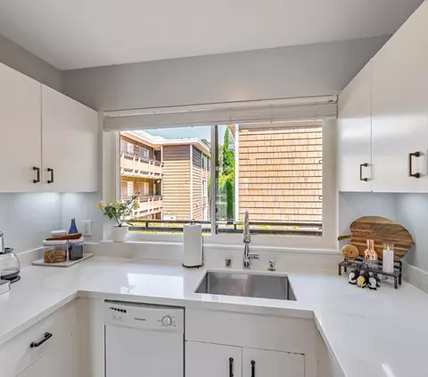 Kitchen - 2601 College Ave 208, Berkeley, CA 94704 photo 2 of 2