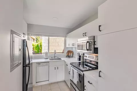 Kitchen - 2601 College Ave 208, Berkeley, CA 94704 photo 1 of 2