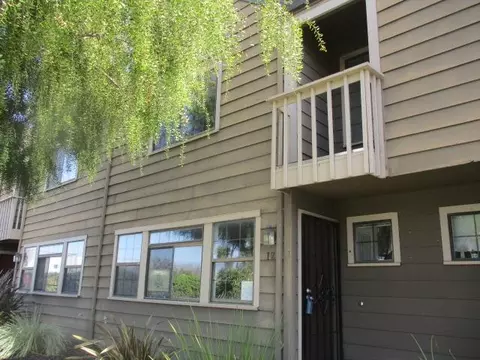 140 Gibson Dr 12, Hollister, CA 95023