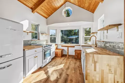 15 Braemoor Dr, Santa Cruz, CA 95060