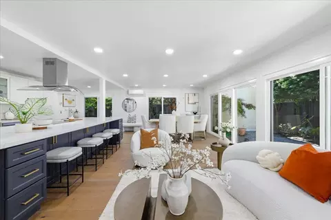 2442 Sharon Oaks Dr, Menlo Park, CA 94025