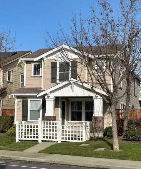 2753 Whitney Dr, Fairfield, CA 94533