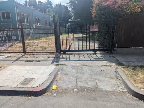 9425 Sunnyside St, Oakland, CA 94603