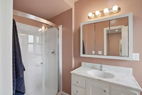 Bath - 333 Hawthorne St, Salinas, CA 93901 photo 1 of 2