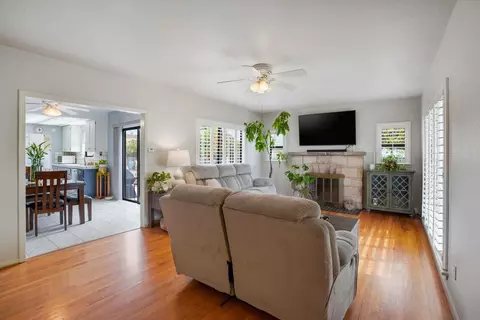 Living - 333 Hawthorne St, Salinas, CA 93901 photo 1 of 3