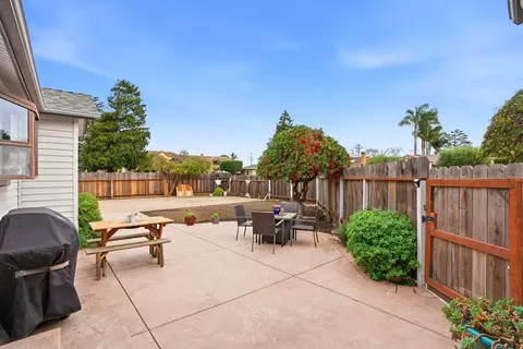 Exterior - 333 Hawthorne St, Salinas, CA 93901 photo 3 of 5