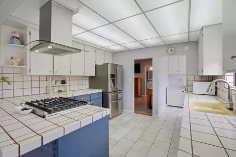 Kitchen - 333 Hawthorne St, Salinas, CA 93901 photo 1 of 2