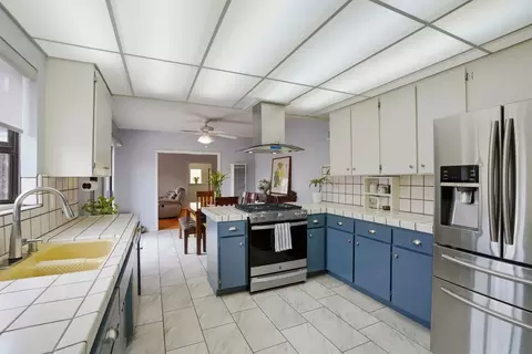 Kitchen - 333 Hawthorne St, Salinas, CA 93901 photo 2 of 2