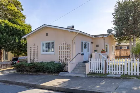 851 Laurel Ave, Pacific Grove, CA 93950