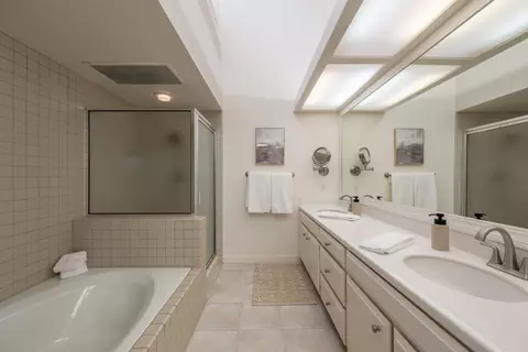 Bath - 9542 Maple Ct, Carmel, CA 93923 photo 1 of 2