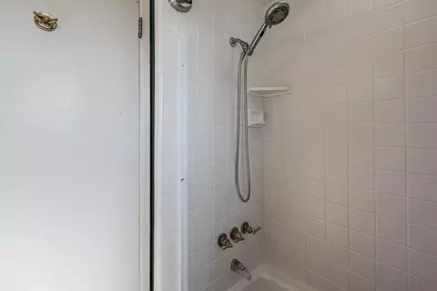 Bath - 730 Lemos Ave, Salinas, CA 93901 photo 4 of 4