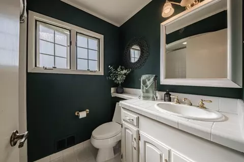 Bath - 730 Lemos Ave, Salinas, CA 93901 photo 3 of 4