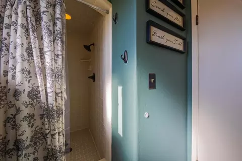 Bath - 730 Lemos Ave, Salinas, CA 93901 photo 2 of 4