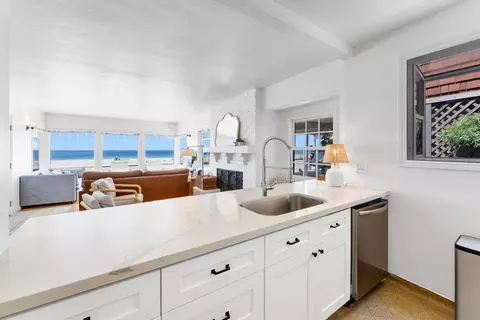Kitchen - 325 Beach Dr, Aptos, CA 95003 photo 2 of 2